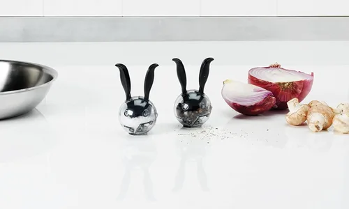 Vista 2 de Chef'n - Juego de bola de pimienta y bola de sal magnéticos, pequeños, Negro