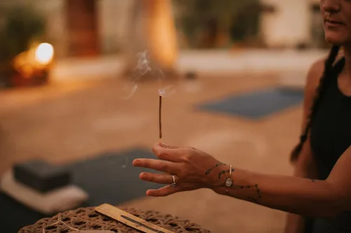 Vista 3 de 12 Copal Incense Sticks - All-Natural, Organic, Hand-Rolled