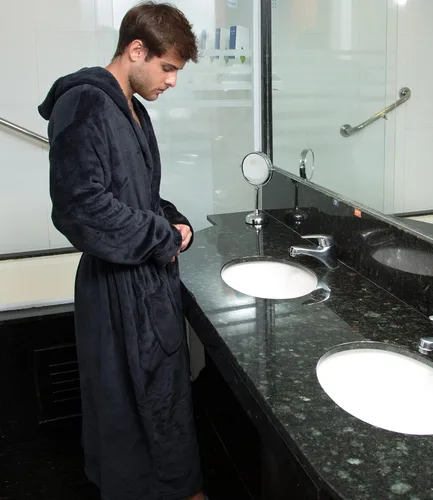 Vista 3 de Verabella Bata larga de forro polar de felpa con capucha para mujer y hombre, bata de baño de color sólido