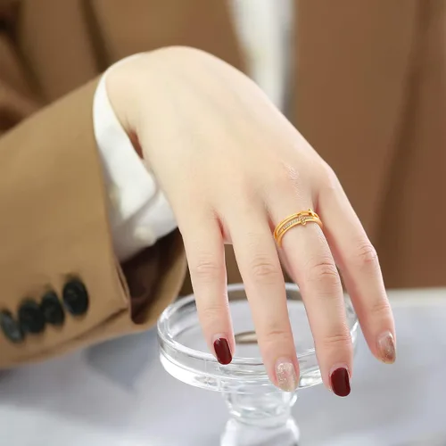 Vista 3 de VNOX Fashion - Anillo de acero inoxidable chapado en oro de 18 quilates con doble cheurón para mujer
