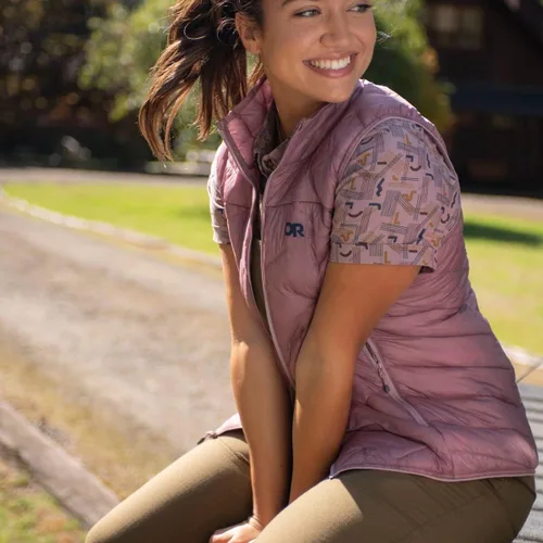 Vista 4 de Outdoor Research Chaleco ligero SuperStrand para mujer, chaleco resistente al viento y con aislamiento