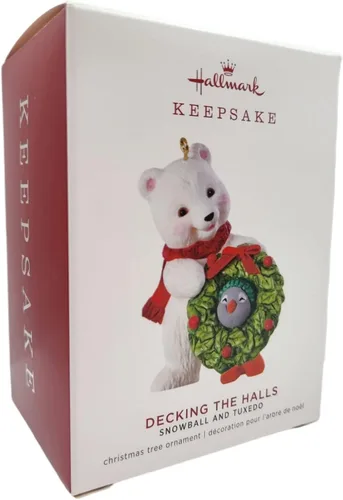 Vista 7 de Hallmark Adorno navideño de recuerdo 2019 con fecha de año Bola de nieve y esmoquin Decking The Halls Oso polar y pingüino