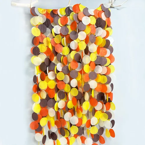 Vista 6 de 205 pies de decoración para fiesta de otoño Guirnalda de fondo de círculos grandes con puntos naranja, marrón, amarillo y beige de papel de seda