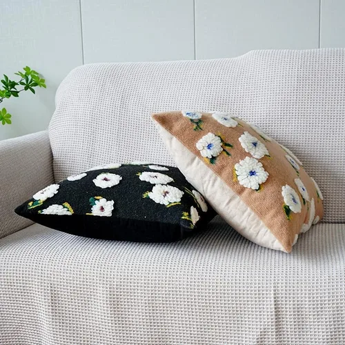 Vista 4 de Funda de almohada de forro polar bereber de gamuza de camelia, funda de cojín tridimensional con flores para sala de estar, sofá, oficina, Negro