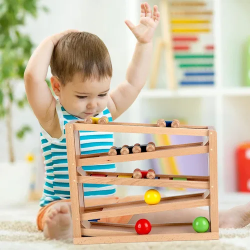 Vista 2 de Qilay Juguete de carreras de madera para niños pequeños, juego de rampa de coche de carreras de 5 niveles incluye 4 autos de madera y 3 pelotas