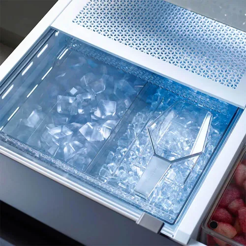 Vista 4 de Samsung Refrigerador de puerta francesa de 4 puertas a medida de 29 pies cúbicos con centro de bebidas, panel superior de vidrio azul matutino