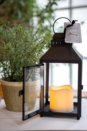 Vista 7 de Farol conmemorativo de Celebración de la Vida con vela LED parpadeante, regalo de duelo pensativo, regalo de condolencia por la pérdida de mamá