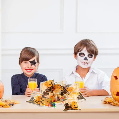 Vista 4 de Boao 100 bolsas de golosinas de Halloween, bolsas transparentes autoadhesivas para dulces, calabaza a granel, celofán, bolsa de plástico