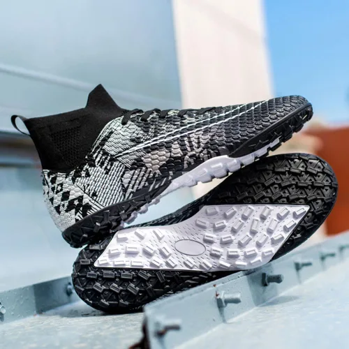 Vista 4 de Zapatos de fútbol de caña alta para hombre, antideslizantes, resistentes al desgaste, botas de fútbol con picos