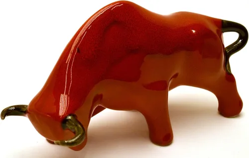 Vista 11 de Toro de escultura de cerámica hecho a mano y pintado a mano. Figura decorativa (tamaño pequeño 9.45 x 5.51 x 3.94 pulgadas) (negro mate)