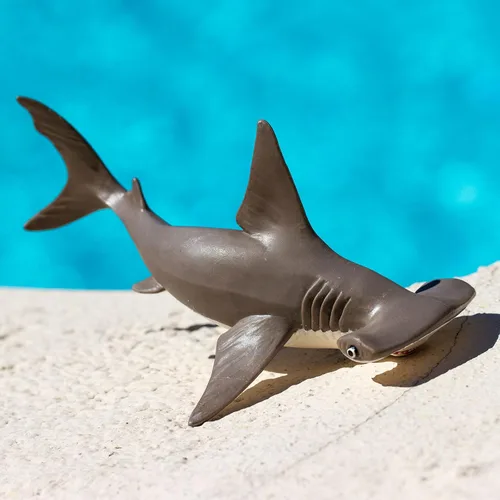Vista 5 de Safari Ltd. Figura de tiburón martillo para bebé, figura detallada de 7 pulgadas, juguete educativo para niños, niñas y niños a partir de 18 meses