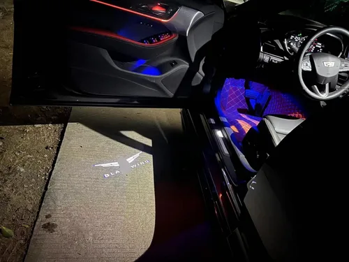 Vista 2 de Luces LED para puerta de coche estilo Blackwing, proyector de luces de sombra fantasma 3D, enchufe dual Plug and Play para Cadillac SRX XTS ATS XT4