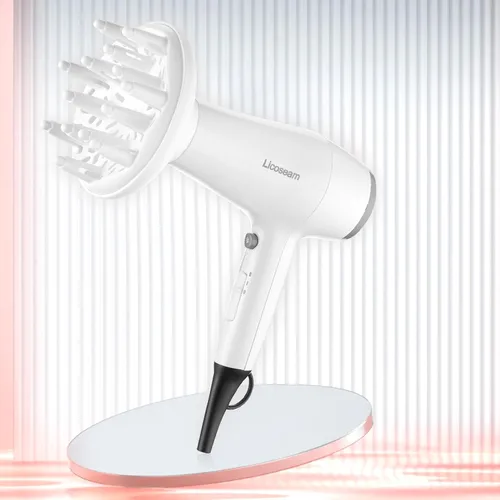 Vista 2 de Secador de pelo compacto 1875W con difusor y concentrador, color blanco Tamaño compacto con difusor para realzar rizos u ondas naturales.