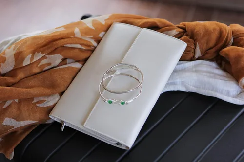 Vista 3 de Bolso de viaje Case Elegance para joyas de cuero vegano, organizador para joyas