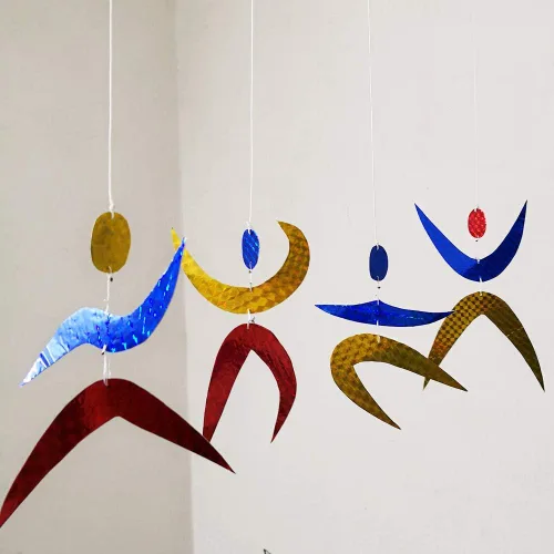 Vista 2 de Special Glitter The Montessori inspired dancers hanging mobile blinking red blue yellow Special Glitter Baby toy