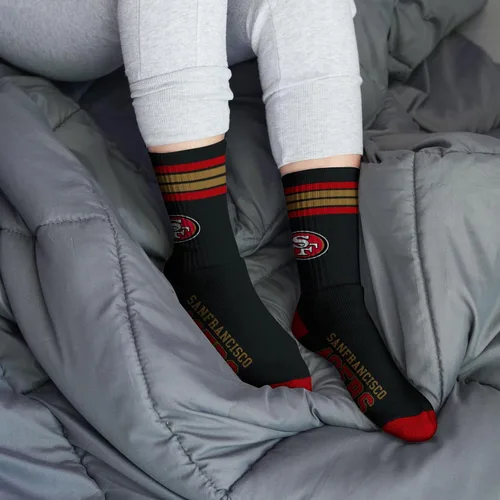 Vista 5 de For Bare Feet NFL Officially Licensed Crew Socks, 4 Stripe Deuce