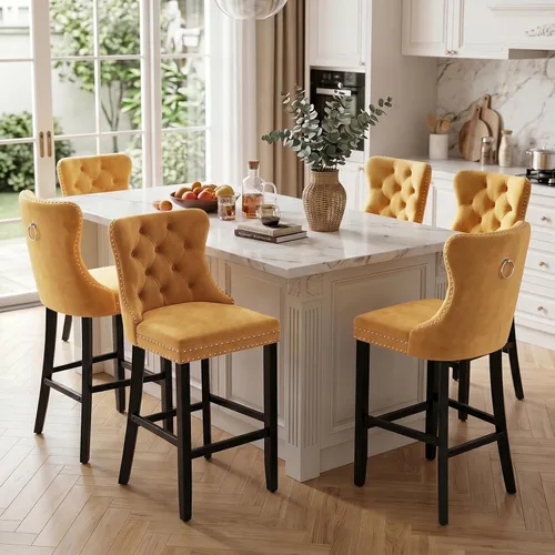 Vista 202 de SoarFlash Juego de 2 taburetes de bar tapizados de terciopelo moderno con patas de madera, botones acolchados, cabeza de clavo cromada, asiento