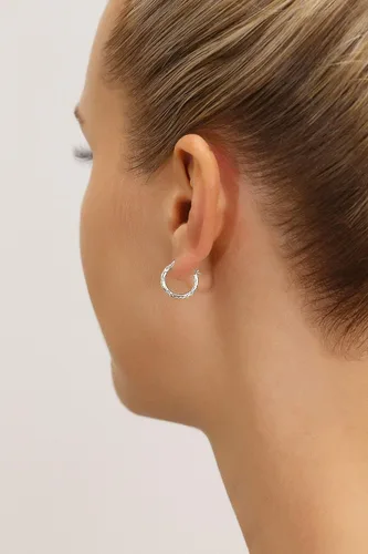 Vista 2 de Aretes redondos de oro blanco de 14 quilates grabados a mano con corte de diamante completo