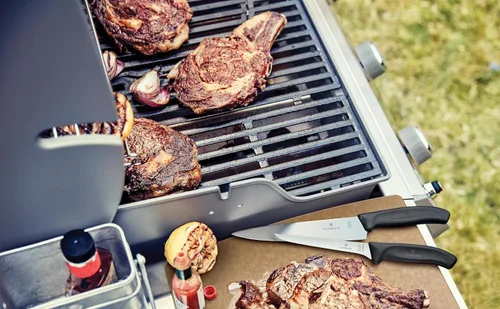 Vista 3 de Victorinox Swiss Classic - Juego de barbacoa de 7 piezas con rollo de cubiertos, color negro