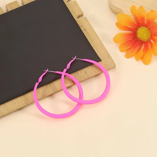 Vista 5 de Aretes de aro de neón coloridos para mujer, exagerados de los años 80 y 90, aretes de aro ligeros hipoalergénicos para trajes de fiesta brillantes
