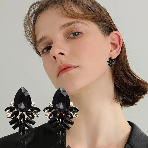 Vista 2 de Aretes de aleación para mujer, aretes de diamantes de imitación de cristal para mujer, conjunto de aretes y collar