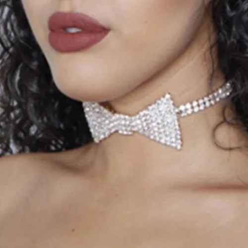 Vista 2 de YERTTER Gargantilla vintage de plata con diamantes de imitación con lazo, lindo collar gargantilla ajustable para fiestas, club de música, mujeres