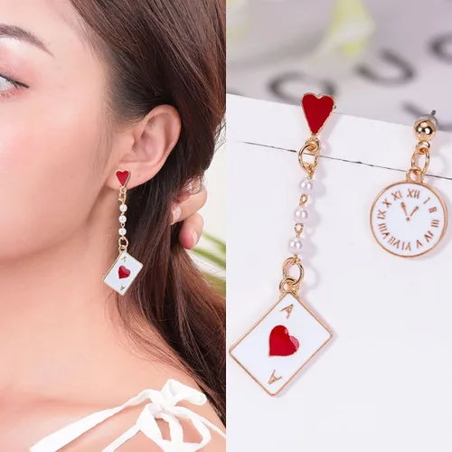 Vista 5 de Aretes colgantes de póquer para mujer, aretes de reina de corazón rojo, aretes de tarjeta de póquer con corazón rojo, aretes asimétricos largos