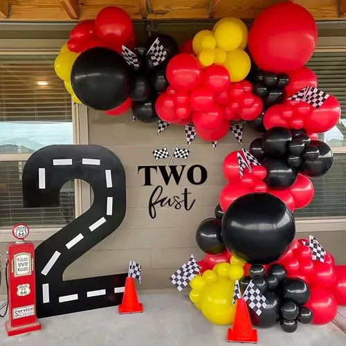 Vista 7 de Letrero con texto en inglés «Two Fast Birthday» para telón de fondo, calcomanías temáticas de auto de carreras, 2 decoraciones de cumpleaños