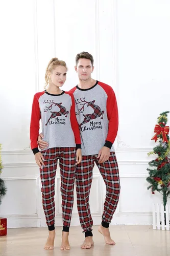 Vista 3 de Pijamas navideñas a juego para familia, ropa de dormir de Navidad con el clásico diseño a cuadros, para hombres y mujeres