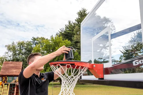 Vista 17 de Goalrilla El bloqueador de llantas de baloncesto protege tu aro con un sistema de bloqueo, color negro
