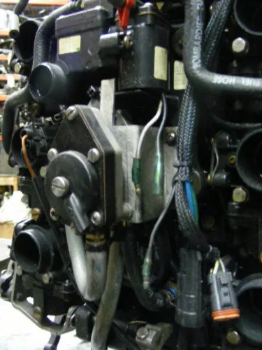 Vista 4 de Bomba de combustible profesional marina, reemplazo no engrasante V6 60 grados Johnson/Evinrude de VRO