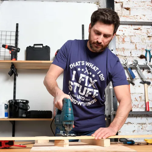 Vista 3 de Camiseta divertida con texto en inglés "I fix Stuff" para hombre
