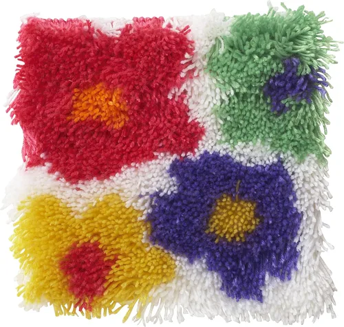 Vista 4 de Kit de alfombra de nudos con diseño de perro peludo de Wonderart, Flores, 12" x 12