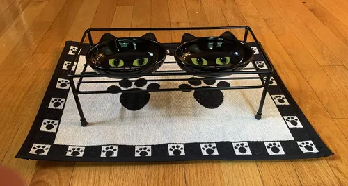 Vista 4 de PetRageous, Gizmo's Set The Table, Altura de 3 pulgadas, Cuencos de 6 pulgadas