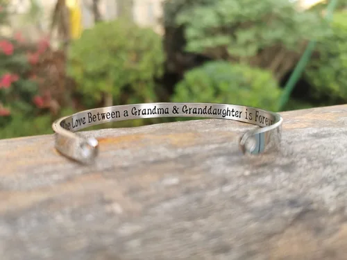 Vista 12 de Pulseras inspiradoras para abuela, mamá, hija, sobrina, tía, grabado, mensaje oculto, pulsera de acero inoxidable, corona de cumpleaños, joyería