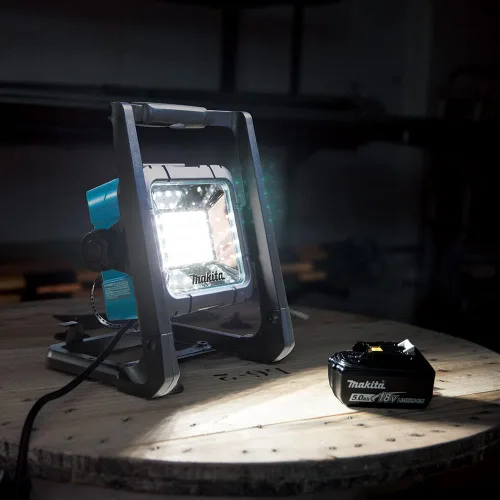 Vista 8 de Reflector Makita DML805 de 18 V LXT, alámbrico/inalámbrico, con batería de iones de litio
