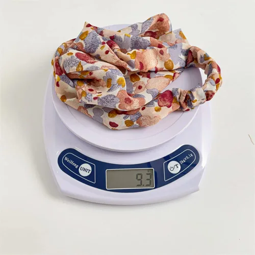Vista 5 de Pañuelo elástico para el cabello, bandanas para el cabello, bufanda de lunares para mujeres y niñas (flor de satén retro)