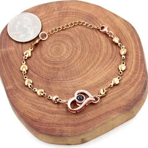 Vista 4 de Pulsera de cadena de corazón personalizada con texto en inglés "I Love You in 100 Language", regalos para mamá, esposa, novia