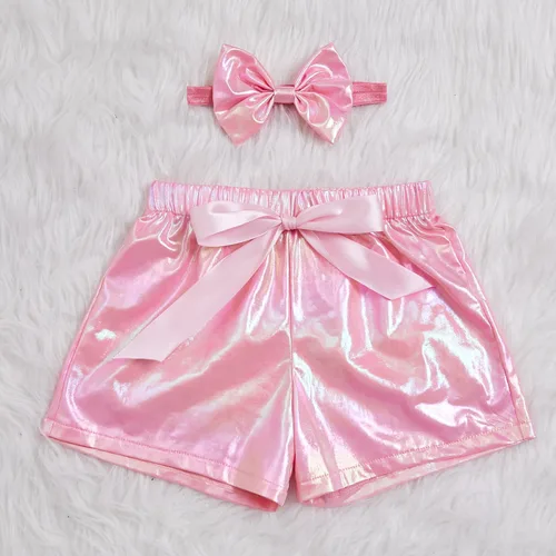 Vista 2 de ZYBOUTIC Pantalones cortos metálicos para niñas pequeñas, pantalones cortos brillantes de piel sintética de poliuretano, cintura elástica