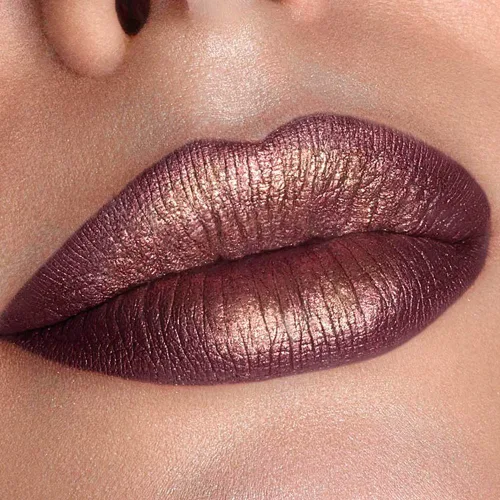 Vista 2 de Lápiz labial mate Maybelline New York, color mate metálico sensacional. Bronce fundido