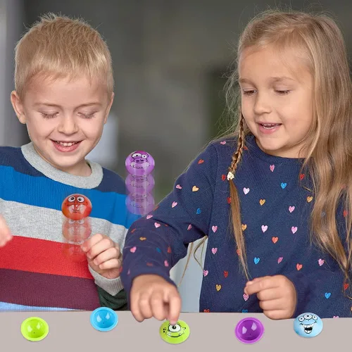 Vista 6 de ArtCreativity Monster Poppers, juego de 12, juguetes de media bola emergentes en varios colores y diseños, juguetes retro de los años 90 de la vieja