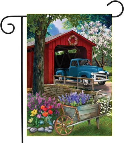 Vista 2 de Briarwood Lane - Bandera para el jardín de primavera con el puente en flor