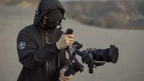 Vista 2 de Tilta - Mango de control de funcionamiento trasero avanzado compatible con DJI Ronin, enfoque inalámbrico compatible con Nucleus Nano, Nucleus M