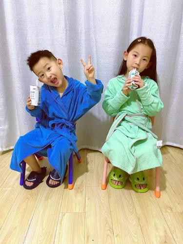 Vista 7 de SWMSTUPF Bata de baño para niños y niñas, toalla suave con capucha, bata de algodón turco, color verde