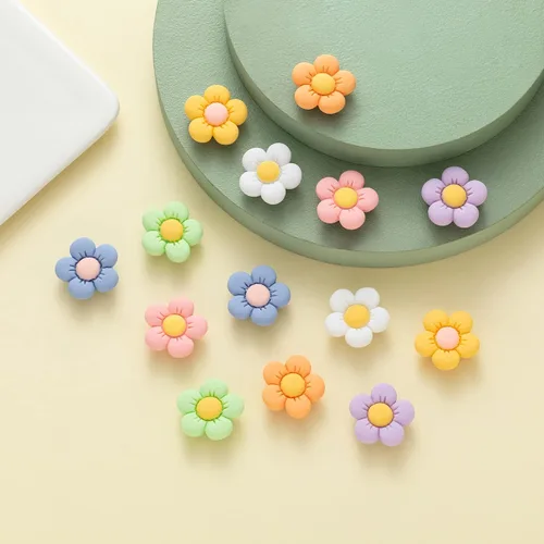 Vista 5 de LOMOYATO Dijes de flores para zapatos de cocodrilo, sandalias, pulseras, accesorios de decoración, bonitos dijes de zapatos de diseñador para niñas