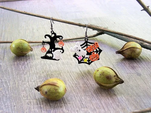 Vista 3 de Della's Designs Aretes colgantes de Halloween, estilo mixto, con colores de otoño radiantes, Metal