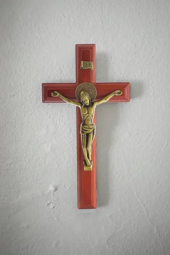 Vista 6 de KOMI Crucifijo de pared de 10 pulgadas, cruz de madera de Jesucristo, cruz católica colgante, decoración de pared, regalos católicos para hombres