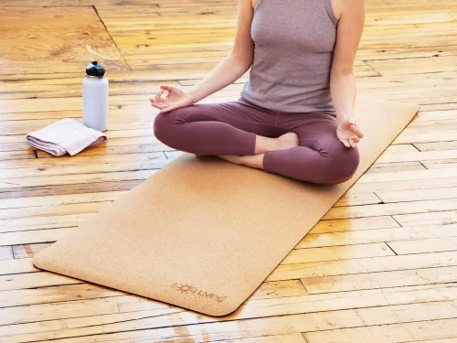 Vista 8 de Sol Living Tapete de yoga de corcho natural, tapete de yoga para estiramiento, pilates, meditación, equipo de gimnasio, antideslizante, portátil