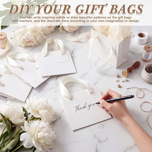 Vista 6 de Qilery 50 bolsas de regalo de papel de boda a granel con papel de seda, pequeñas bolsas de regalo con asa y etiquetas para cumpleaños, bodas