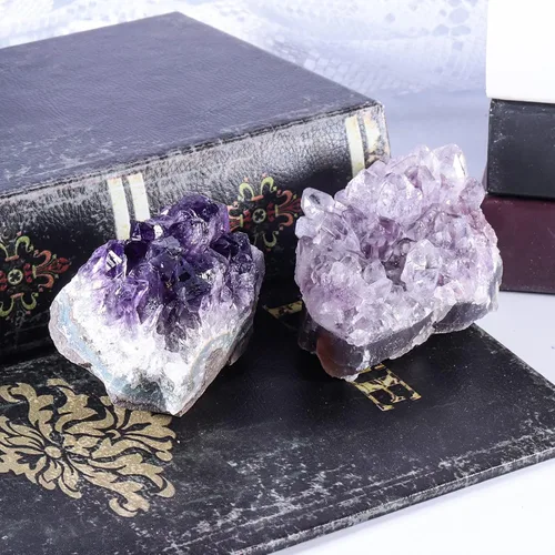 Vista 2 de Espécimen de geoda de cuarzo de amatista natural de 0.4-0.6 libras para decoración de oficina en casa, brujería, Feng Shui, regalo de negocios